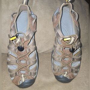 Keen Whisper Hiking Sandals  women’s 9 Coffee Liqueur & Yellow Shoe Size 9